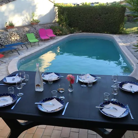 فيلة Charmante En Petite Camargue *